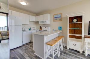 0204 Seaside Sanctuary A charming 1-bedroom oceanfront condo
