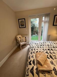 Bright Coastal Flat 5 Minutes from Frinton Beach