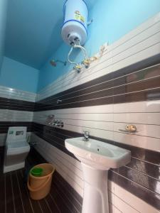 Madhyamahesver Home Stay