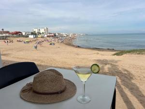Casita Eliisa- sea views, close to the beach, pool, La Mata