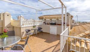 Casita Eliisa- sea views, close to the beach, pool, La Mata