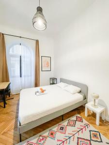 3-Bedroom Apartment, Universitate Square, City Center