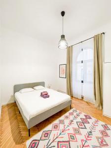 3-Bedroom Apartment, Universitate Square, City Center