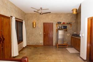 Beverly Suites - Two Bedroom Apartment 2-5min to Beach