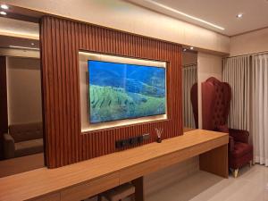 i ONE Luxury Suites - Shore MOA Complex