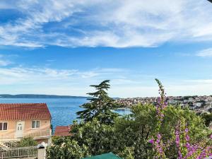 Apartment Wohnung mit Balkon und Meerblick by Interhome