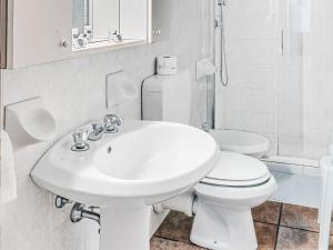 Apartment Zwei-Zimmer-Wohnung mit Seeblick by Interhome