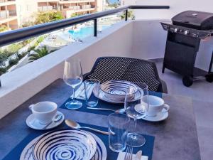 Apartment ruhige- charmant renovierte Wohnung- Terrasse- P by Interhome