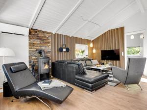 Holiday Home Famke - 1km from the sea by Interhome