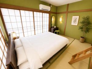 10 min to Asakusa, Sky tree, Train to Airport , Luggage drop, Edo Harmony