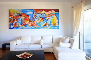 Apartment with large Terrace, 50m from Sea