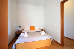 Apartment with large Terrace, 50m from Sea