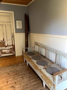 Swedish cabin in Nature, Near 3 lakes - With new Kitchen and Bathroom