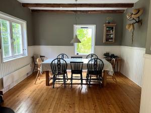 Swedish cabin in Nature, Near 3 lakes - With new Kitchen and Bathroom
