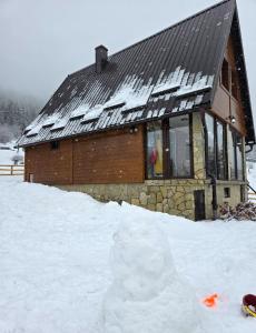Vikendica Oaza Mira, Tara