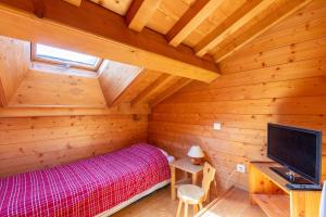 Quiet with mountain view sleeps 6