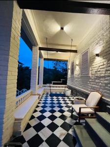 Emerald Hill Villa by Jodhani