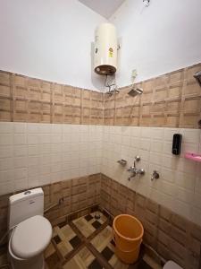 ROOMS Near Airport Gaharwar Homes