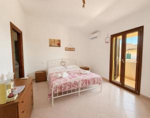 LALLOGGIO DEL SOLE APARTMENTS - elegant and welcoming residence with independent apartments, shared patio and parking area, near the beach and train station with hourly trains to Rome - Lido delle Sirene, Anzio