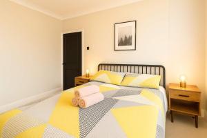 Central King Apartment - River View - Free Parking