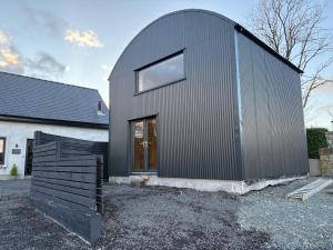 Luxury Barn Conversion with King Bed near Westport
