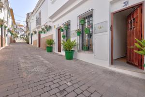 Stylish Terrace House with Heated Pool, Old Town Estepona