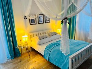 Santi Suite by Dworek Marino