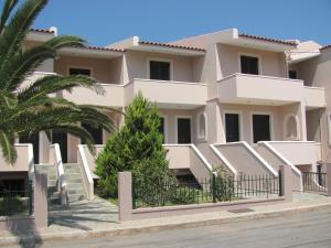 Lakonia Bay Apartments