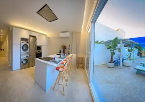 2BR with courtyard & pool, Las Arenas Beach Casa Brisa
