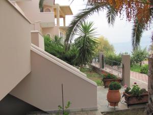 Lakonia Bay Apartments