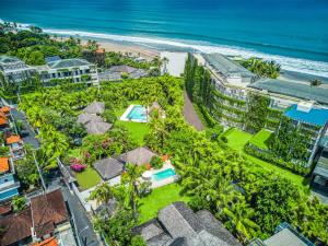 Spacious 2 Villas combined 9 bedrooms 2 pools