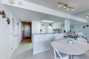 Wonderful beachfront condo with pools gym sauna AC & balcony