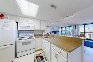 Wonderful beachfront condo with pools gym sauna AC & balcony