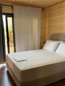 Paradise Beachfront Chalet Rooms Borsh