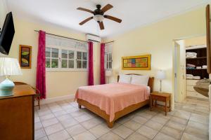 Lovely Beachfront 2BR Condo by Alicia Beach