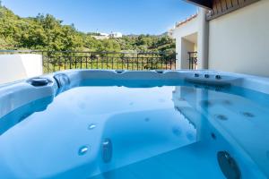 Villa Ventus, 40sqm private pool & hot tub!