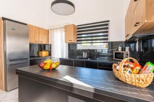 Villa Ventus, 40sqm private pool & hot tub!