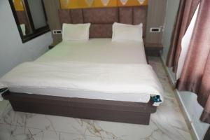 Hotel Shri Girdhari Palace and Restaurant