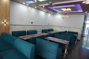 Hotel Shri Girdhari Palace and Restaurant