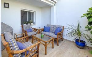 La casita frente al mar con jardín by costablancarent