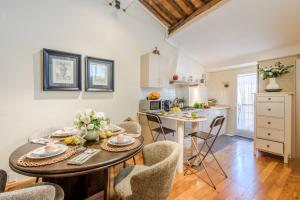 Fatinelli 10, A Charming Abode With Terrace