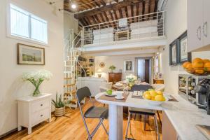 Fatinelli 10, A Charming Abode With Terrace