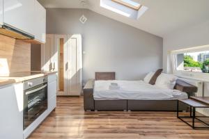 Kunickiego Modern Studio by BookingHost