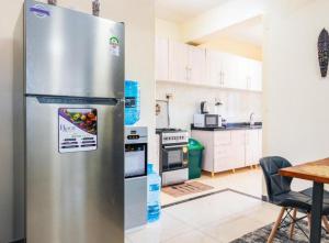 Tropical Artisan 3BR and SQ Apartment