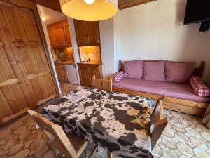 Studio Croix Viallet, Chez Francine