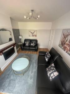 Executive Home Near Cheshire Oaks & Chester