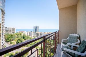 Сучасна квартира з панорамними вікнами та видом на море fainorent