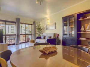 #411 Sunny 1BR Apartment Near the Beach in Olhos d