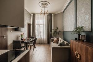 White Lotus by Fragola Collection