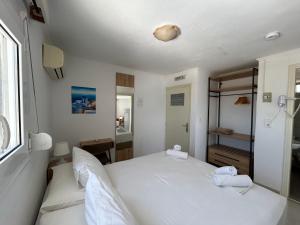 Annoula Studios and Apartments
